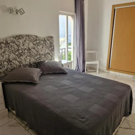 Perfect Location For Nightlife @ The Strip Apartament *