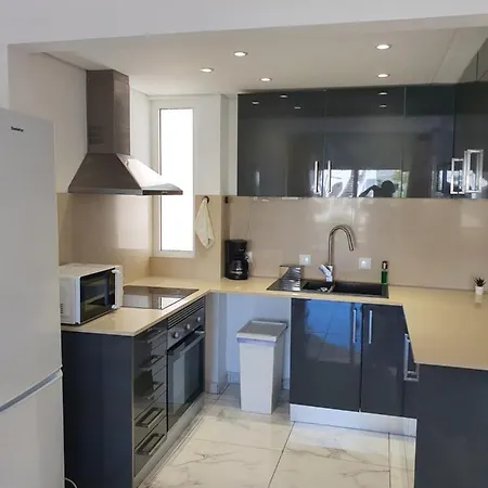 Perfect Location For Nightlife @ The Strip 알부페이라