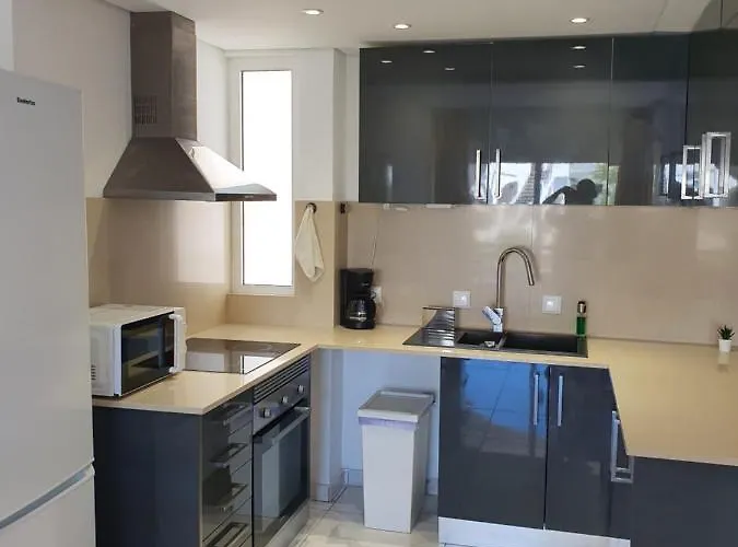 Perfect Location For Nightlife @ The Strip 알부페이라